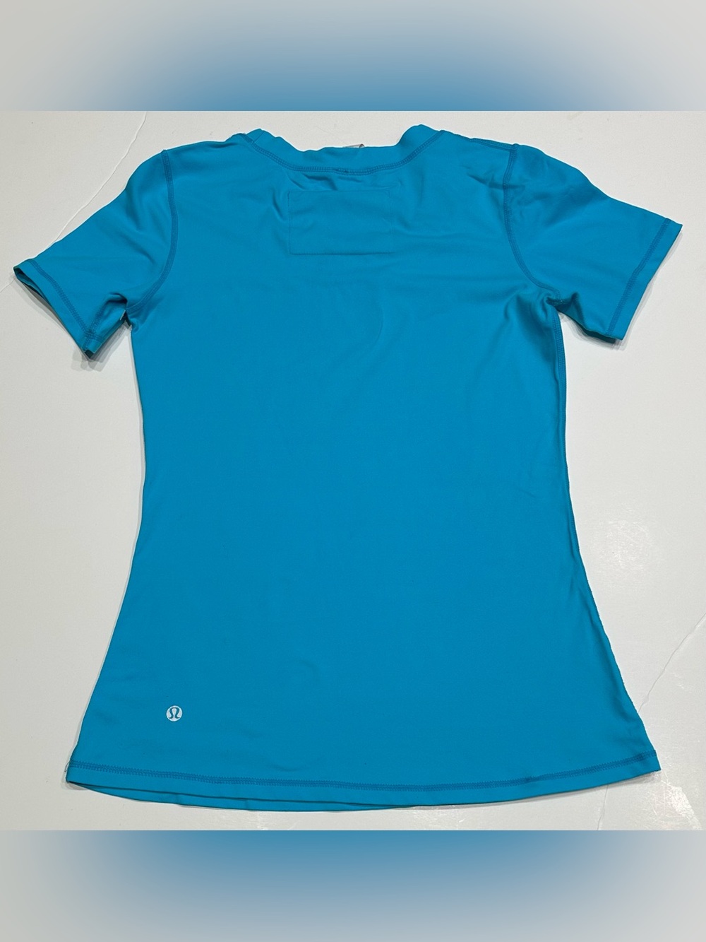 Lululemon Women Size 8 Blue Short Sleeve Athletic Top Yoga Shirt - Picture 3 of 11